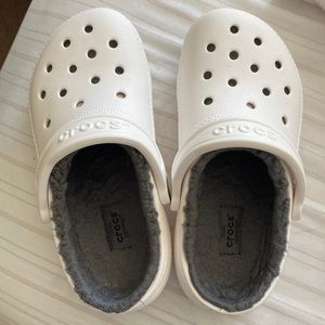 White crocs fur lined